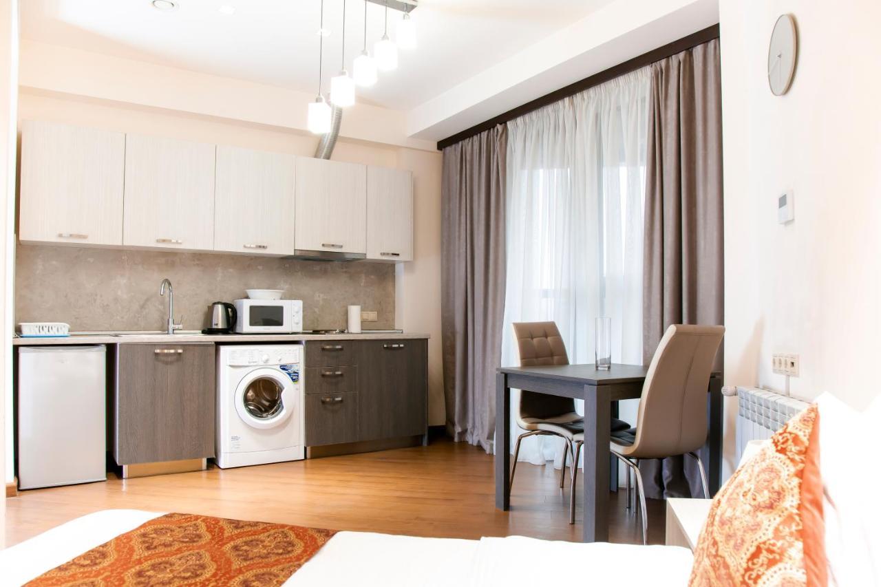 D&H Group Apartamento Erevan Exterior foto