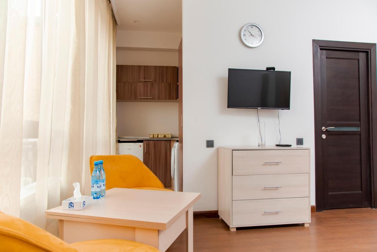D&H Group Apartamento Erevan Exterior foto