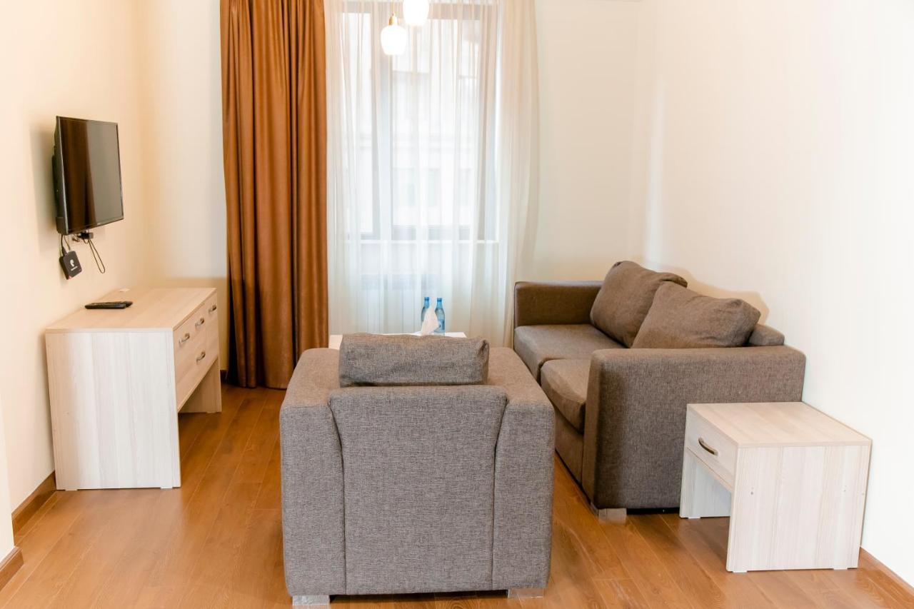 D&H Group Apartamento Erevan Exterior foto