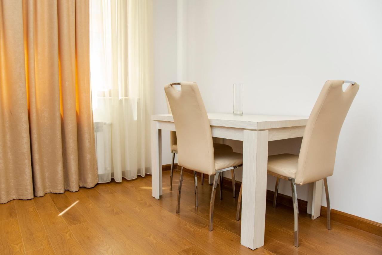 D&H Group Apartamento Erevan Exterior foto