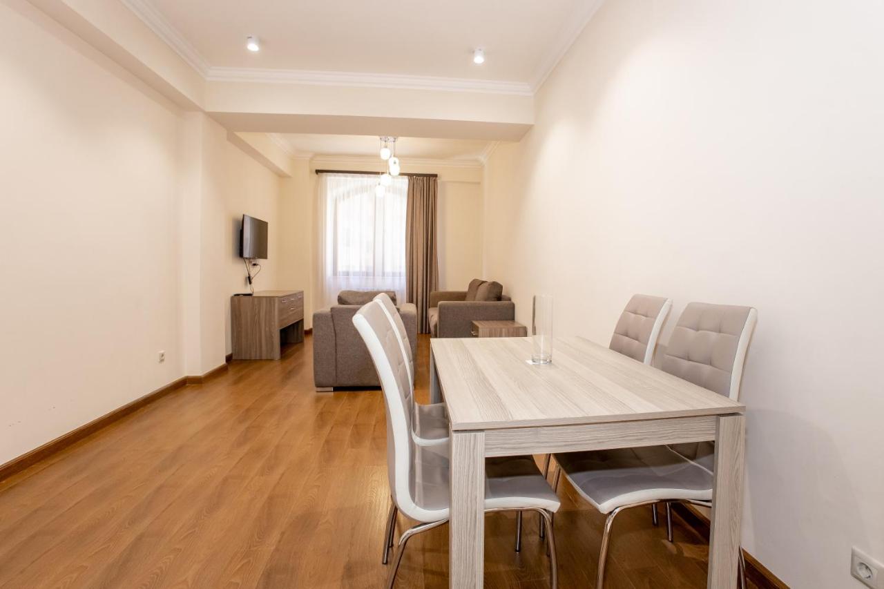 D&H Group Apartamento Erevan Exterior foto